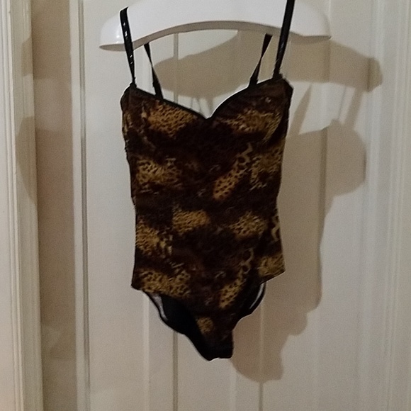 - Dr Rey leopard print sharpwear,size 40 D, - Picture 2 of 8